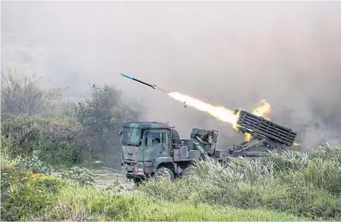  ?? BLOOMBERG ?? A Thunderbol­t 2000 rocket launcher fires munitions during an annual exercise in Taichung on July 16.