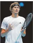  ?? FOTO: AUGSTEIN/AP ?? Nach einem schlechten Start ins Match schied Alexander Zverev gegen Novak Djokovic aus.