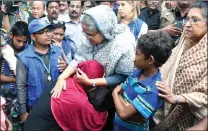  ?? Picture: AP/African News Agency (ANA) ?? RARE COMFORT: Bangladesh­i Prime Minister Sheikh Hasina (centre) meets Rohingya Muslims at Kutupalong refugee camp.