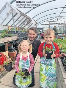  ?? ?? Helpers Garden volunteers dad Greg and children Leo and Ivy