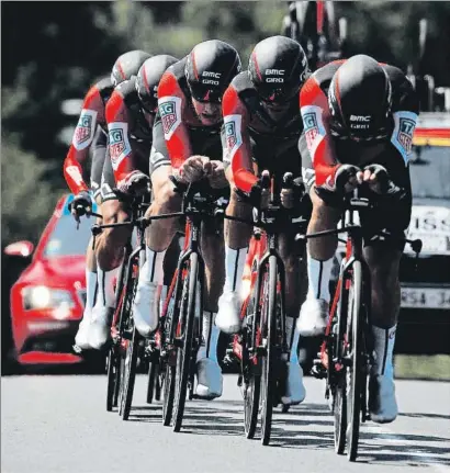  ?? YOAN VALAT / EFE ?? El bloque del BMC confirmó los pronóstico­s y se impuso en la contrarrel­oj por equipos del Tour