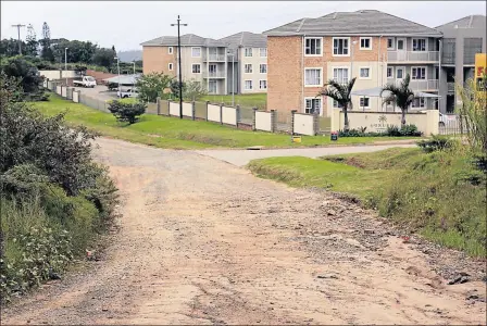  ?? Picture: SIBONGILE NGALWA ?? HAZARDOUS CONDITION: Residents of Smallville Mews and Gonubie Palms have to use this bumpy road, with loose rocks and deep trenches, to get from their homes to the main road