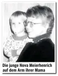  ??  ?? Die junge Nova Meierhenri­ch auf dem Arm ihrer Mama