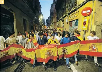  ?? FRANCISCO SECO / AP ?? 3
3 Por la unidad de España
Unas 2.000 personas marcharon ayer por la zona alta de Barcelona y el barrio de Gràcia en favor de la unidad de España