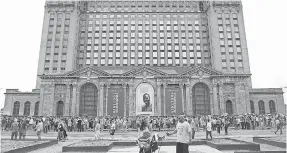  ??  ?? People wait to tour Michigan Central Station. KIRTHMON F. DOZIER/DFP