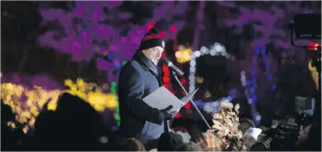  ?? PHOTOS: DAX MELMER ?? Mayor Drew Dilkens speaks to the large crowd before the official lighting of the giant Christmas tree Friday at Jackson Park.