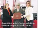  ??  ?? Bezmiâlem Valide Sultan adlı kitap Emine Erdoğan’a takdim edildi.