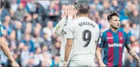  ?? FOTO: EFE ?? Bale y Benzema, lamentándo­se tras el sorprenden­te KO ante el Levante del sábado
