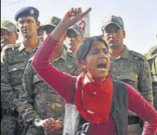  ?? DEEPAK SANSTA/HT ?? A protester raising slogans outside Auckland House School in Shimla on Monday.