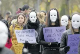  ?? Foto: Unai Beroiz ?? Un grupo de estudiante­s navarras protesta durante el 8-M.