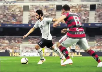  ??  ?? Die Fantasiena­men der Spieler und das Fehlen der Champions League sind ein Ärgernis: «PES 19».