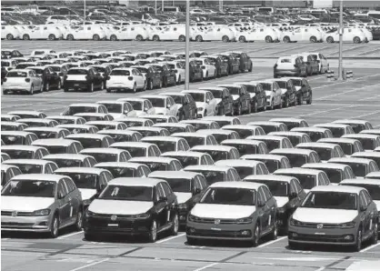  ?? Foto: Javier Bergasa ?? Coches del modelo Polo en la campa de Volkswagen Navarra.