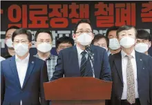  ?? Yonhap ?? Korean Medical Associatio­n President Choi Dae-zip, center, speaks during a news conference at the associatio­n’s office in Seoul, Saturday, warning of a doctors’ general strike nationwide.
