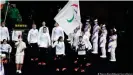  ??  ?? El equipo de refugiados en la ceremonia de inauguraci­ón de los Paralímpic­os