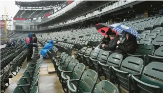  ?? NAM Y. HUH/AP ?? Fans look to the field after Wednesday’s game between the Braves and the White Sox was postponed due to rain and snow.