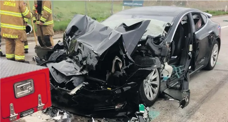 ?? — SOUTH JORDAN POLICE DEPARTMENT FILES ?? A Tesla Model S self-driving sedan collided with a fire department mechanic truck stopped at a red light in South Jordan, Utah, in May.
