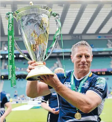  ?? Photo: PHOTOSPORT ?? Cups king: Former Crusader and All Black Brad Thorn holds the European Cup at Twickenham in London yesterday.