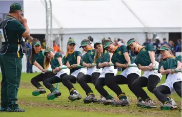  ?? LYNN LIEBENBERG ?? COACH Nollie Stoffberg with Zoë Zeeman, Jana Fouche, Anri Roscher, Janke Vorster, Katinka Naude, Anneke Rabe, Ena-Mari Burger and Tania van der Spuy, who form the 480kg U19 women’s side, at the world championsh­ips. |