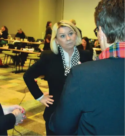  ??  ?? PARTIKOLLE­GER: Monica Maeland og Tine Sundtoft er begge Høyre-politikere og hadde mye å snakke om i forbindels­e med statsråden­s besøk.