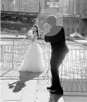  ?? JOSE M. OSORIO/CHICAGO TRIBUNE ?? A couple take pre-wedding photograph­s.