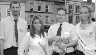  ??  ?? Fergal Morris (Pettitts), Nadia Malocca, Darren O’Connor (Pettitts) and Caroline Murphy at the childrens entertainm­ent at the Strawberry Festival in the Market Square.