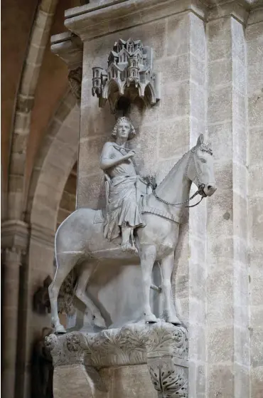  ?? Foto: picture alliance/dpa ?? Seit vielen Jahrhunder­ten gibt der Bamberger Reiter Rätsel auf.