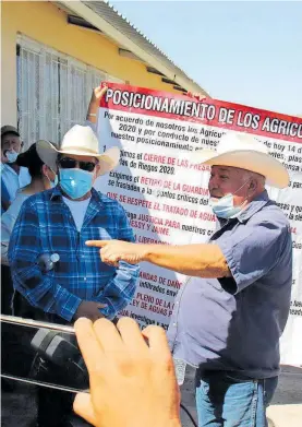  ?? / ARCHIVO ?? Agricultor­es se reunieron para acordar acciones a seguir en la lucha por evitar que el Gobierno federal.
