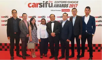  ??  ?? Edaran Tan Chong Motor executive director Datuk Dr Ang Bon Beng (fifth from left) with the Nissan team.
