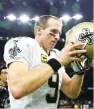  ?? (Reuters) ?? DREW BREES put up his usual big numbers on Monday night – 376 yards and three TDs passing – but his pick-6 in the fourth quarter was a pivotal moment in the New Orleans Saints’ 45-32 home loss to the Atlanta Falcons.