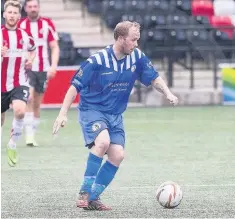  ?? John Rooney ?? James McShane on the ball for Widnes in the draw with Altrincham.