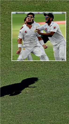  ?? AP ?? BJ Watling walks off in the second innings after his dismissal at the hands of Pakistan legspinner Yasir Shah, inset, who took a bewilderin­g 14 wickets in the match.