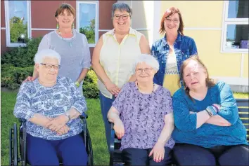  ?? CAROLE MORRIS-UNDERHILL ?? Windsor Elms Village residents, (from left, front row), Lillian Fenton, Joyce Baker and Louise Buffett, enjoy taking trips aboard the Senior Citizens Bus. Pictured with them are, from left, members of the bus society: Anne Parks, Cathy Illsley, and Jackie Haines (vice-chair).