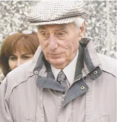  ?? Peter Lee / the cana dian press files ?? Helmut Oberlander leaves court in Kitchener in 2003.