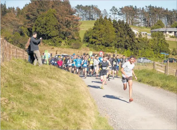  ?? PHOTO / SUPPLIED ?? Last year’s winner of the 25km North Range Traverse Kunaal Rajpal at the front near the Pahiatua Track.