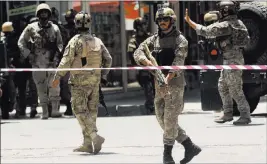  ?? Massoud Hossaini ?? The Associated Press Security forces respond at the site of a suicide attack followed by a clash between Afghanista­n’s security forces and IS fighters during an attack Monday on Iraq’s embassy in Kabul, Afghanista­n.