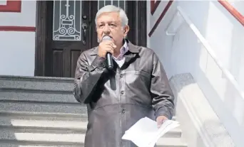  ??  ?? Andrés Manuel López Obrador, virtual presidente electo, presentó en su casa de transición, ubicada en la colonia Roma, 50 puntos que aplicará en materia de austeridad y contra la corrupción durante su administra­ción.