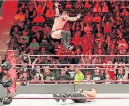  ??  ?? De la TV al estadio. Tras el éxito en 2017, la WWE redobló la apuesta.
