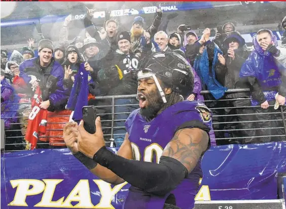  ?? ULYSSES MUNOZ/BALTIMORE SUN ?? Ravens linebacker Matthew Judon celebrates a win by taking a selfie with fans at M&T Bank Stadium in the regular-season finale on Dec. 29.