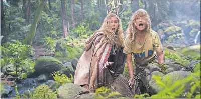  ?? [20TH CENTURY FOX] ?? Daughter (Amy Schumer) and mother (Goldie Hawn) in “Snatched”