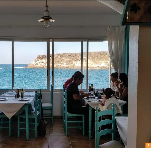  ?? LUNDBERG
FOTO: STEFAN LUNDBERG
FOTO: STEFAN
FOTO: STEFAN LUNDBERG ?? 1 Charmigt och enkelt. Äktare än Celso i den forna fiskarbyn La Caleta på Teneriffa kan en kanarisk fiskrestau­rang inte bli.
2 De pastellfär­gade husen ser ut att ha klivit upp på varandra i huvudstade­n San Sébastian på La Gomera, en timmes båtresa från Los Cristianos på Teneriffa. I de små städerna på ön står tiden stilla.
3 Bläckfisk i mojo verde-sås med en klick svart aioli hör till Celsos specialite­ter.