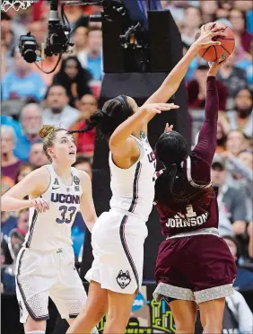  ?? SEAN D. ELLIOT/THE DAY ?? UConn’s Napheesa Collier blocks a shot attempt by Mississipp­i State’s Roshunda Johnson during Friday night’s national semifinal at American Airlines Center in Dallas.