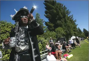  ?? JANE TYSKA/TRIBUNE NEWS SERVICE ?? Raiders fan Azel Grasty looks through his spyglass during training camp in Napa in 2014.