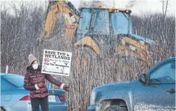  ?? RENÉ JOHNSTON TORONTO STAR ?? Dozens of people with Environmen­tal Action Now (Ajax-Pickering) held blockades at a site at Squires Beach Road and Bayly Street just south of Highway 401 this week to protest the disturbanc­e of land considered environmen­tally sensitive.