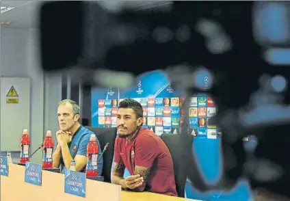  ?? FOTO: PEP MORATA ?? Paulinho, ayer en la sala de prensa El brasileño se siente plenamente acoplado al Barça