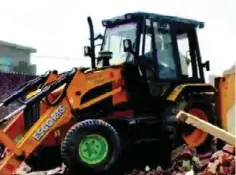  ?? ?? Bulldozer razes SP Leader Usman’s illegal’ property in Ghaziabad