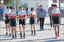  ?? ?? Las ciclistas del ZAAF Team durante la presentaci­ón del equipo.