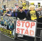  ?? Peter Morrison Associated Press ?? PROTESTERS gather in May in Hillsborou­gh, Northern Ireland, before a visit by Boris Johnson.