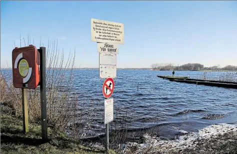  ?? BILD: CHRISTIAN KORTE ?? Die Badestelle in Rostrup: Bei den aktuellen Temperatur­en lädt das Meer nicht zum Schwimmen ein. Recherchen des NDR werfen allerdings generelle Aragen zur Belastung des Wassers mit multiresis­tenten Keimen auf.