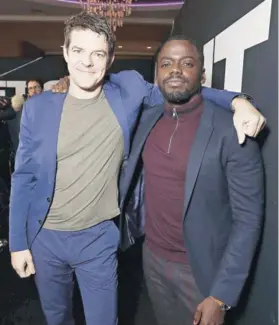  ??  ?? ► Jason Blum (izquierda) junto a Daniel Kaluuya de ¡Huye!