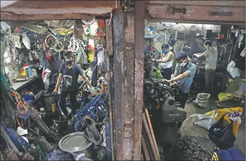  ?? (AP/Rajanish Kakade) ?? People work in a workshop at Dharavi, one of Asia’s largest slums, in Mumbai, India.